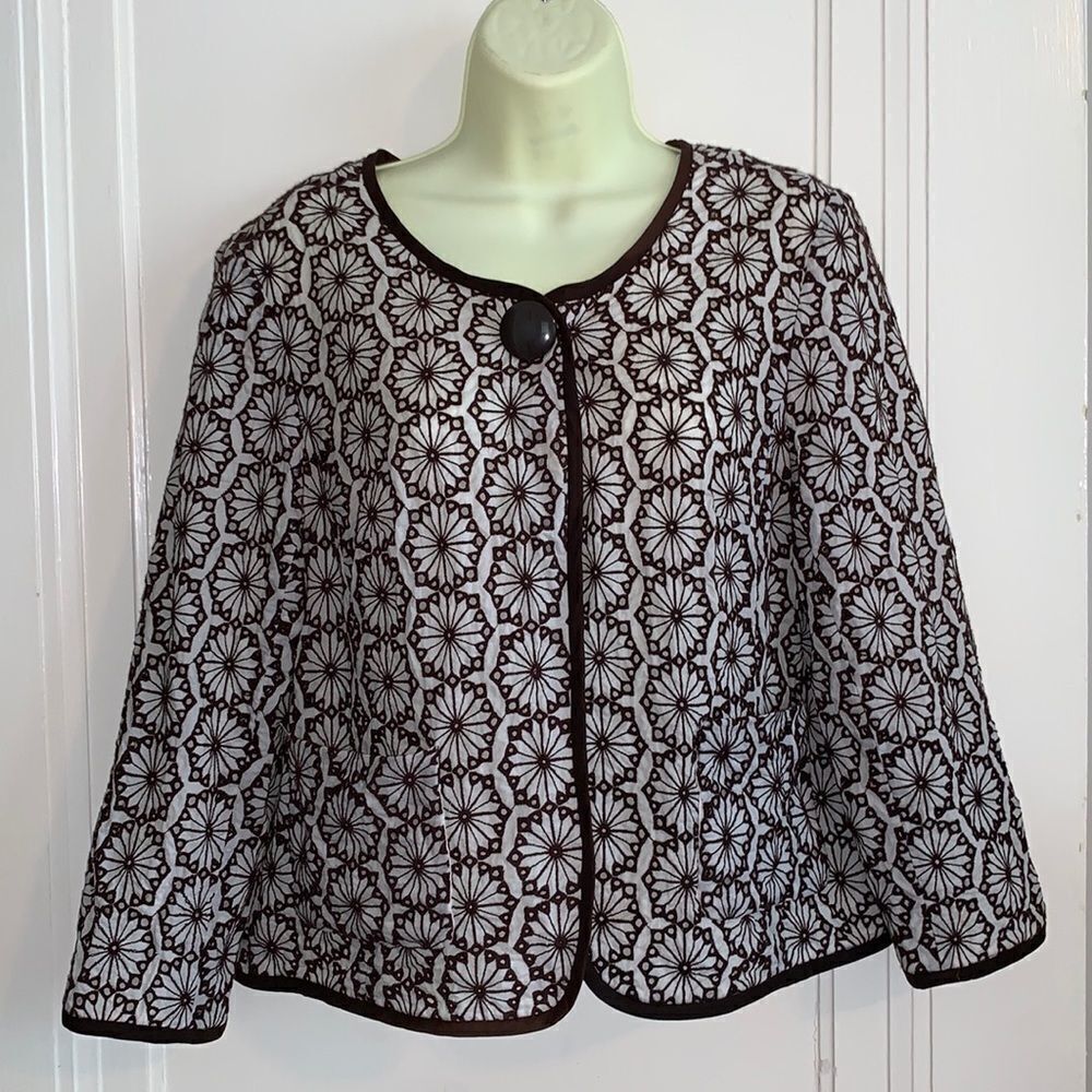 Peck & Peck brown & white eyelet jacket